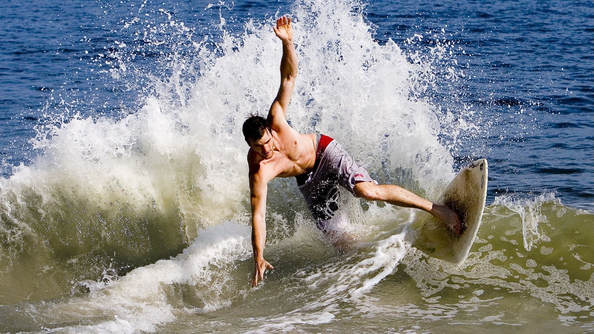 开云中国-伊朗足球队自带暖炉进场，成冬奥最“热”球队